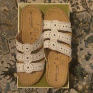 NATURALIZER SANDALS